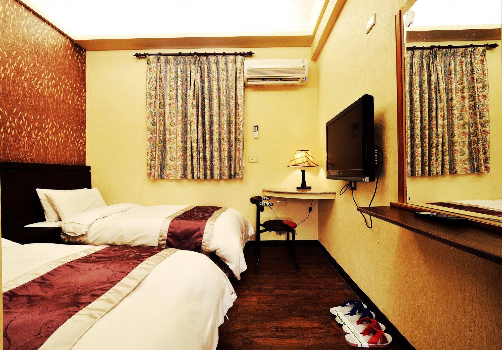 King Town Hotel Luodong Bagian luar foto