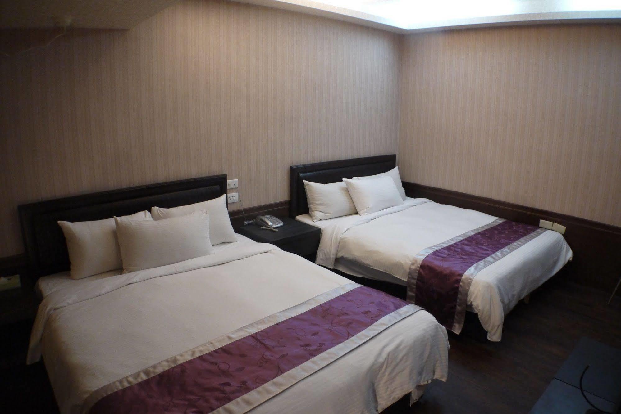 King Town Hotel Luodong Bagian luar foto