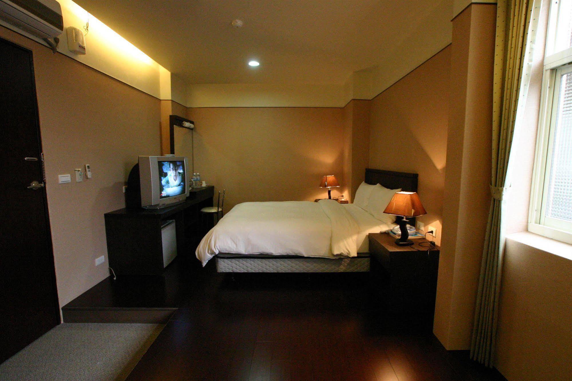 King Town Hotel Luodong Bagian luar foto