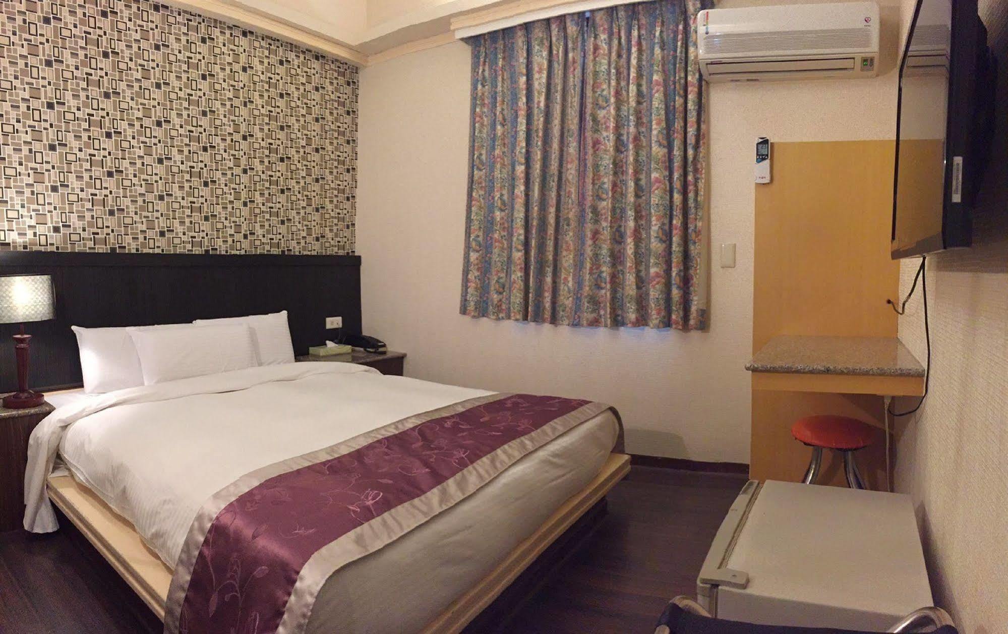 King Town Hotel Luodong Bagian luar foto